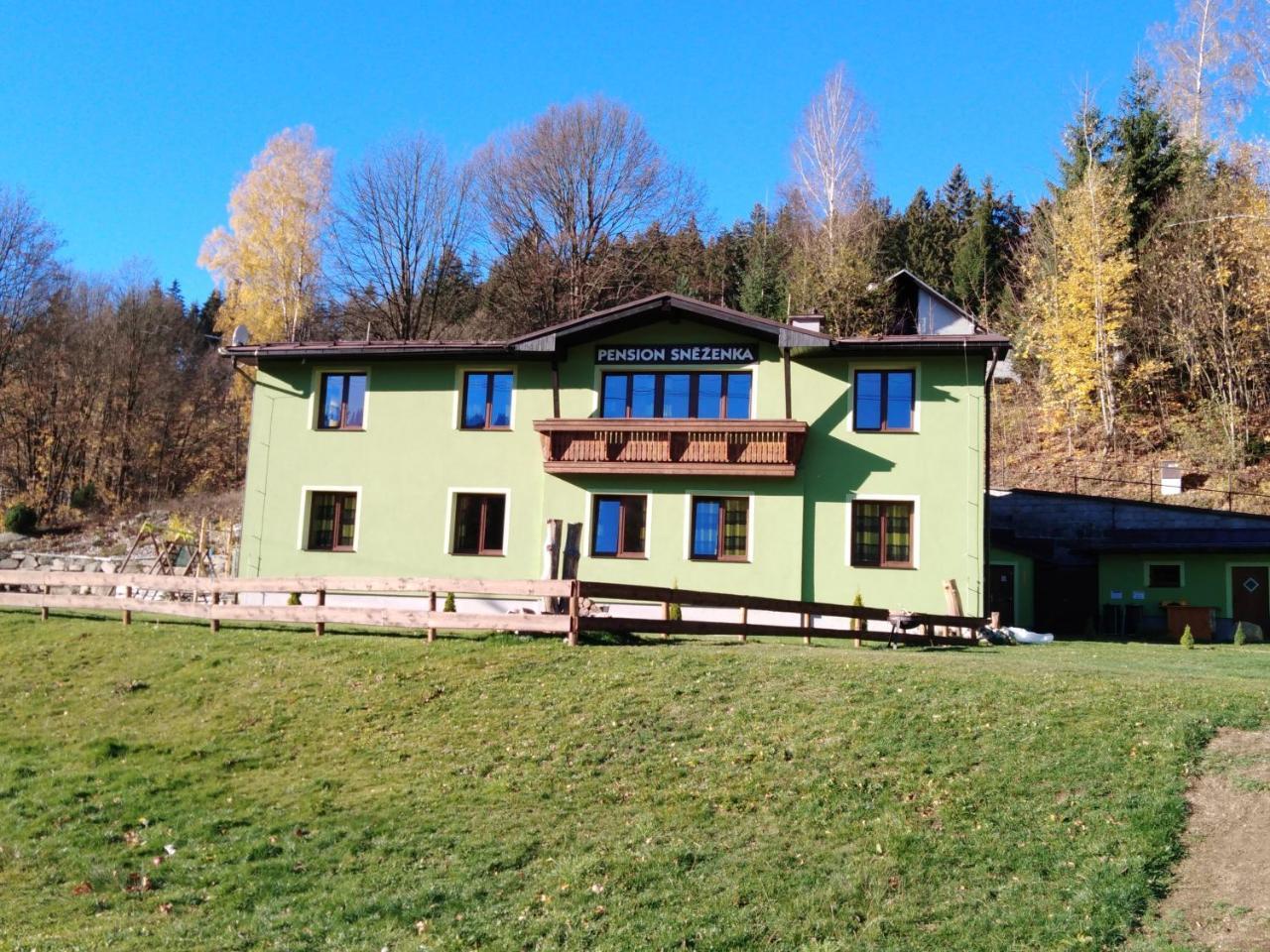 Penzion Snezenka Jiretin pod Bukovou Buitenkant foto