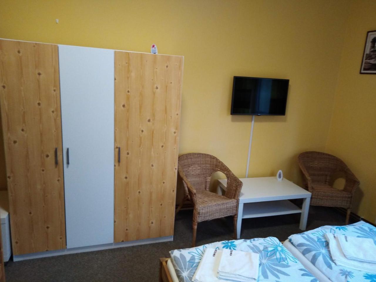 Penzion Snezenka Jiretin pod Bukovou Buitenkant foto